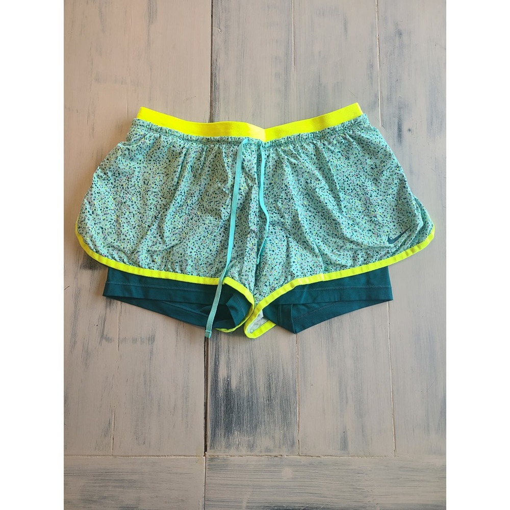EUC Women's Nike 2 in 1 Short Size M